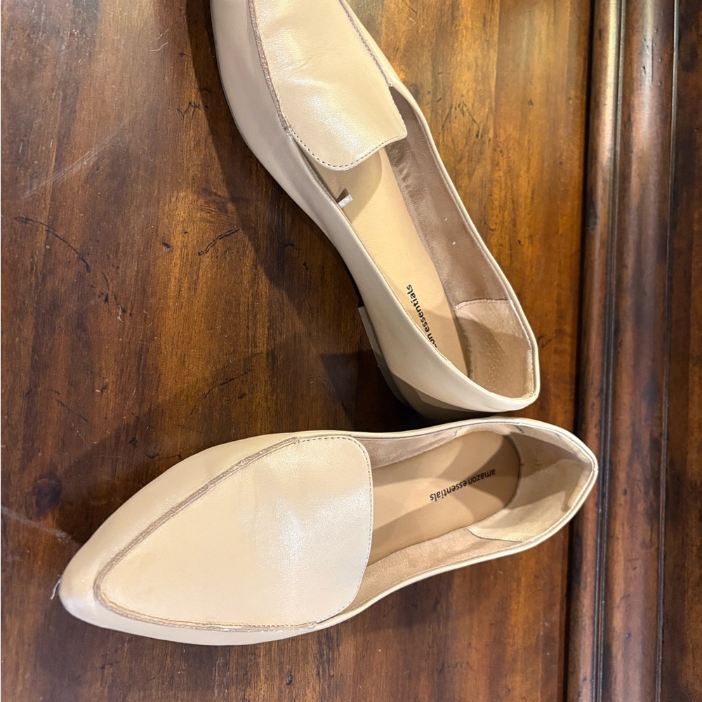 Amazon Essentials Cream Loafers for Women